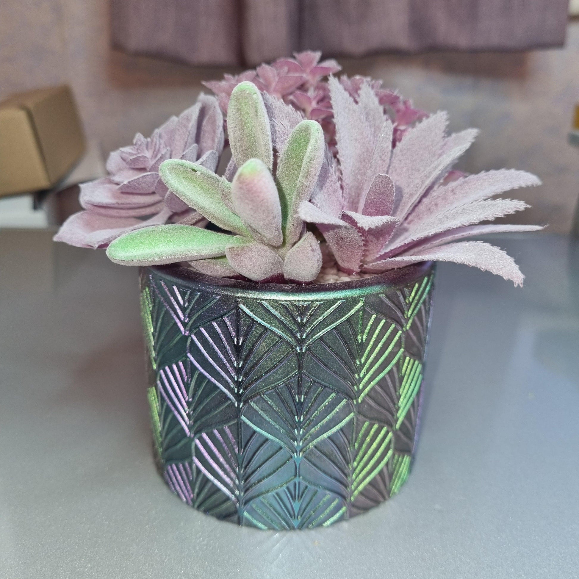 Chameleon plant pot with fake succulents - Epoxynoob